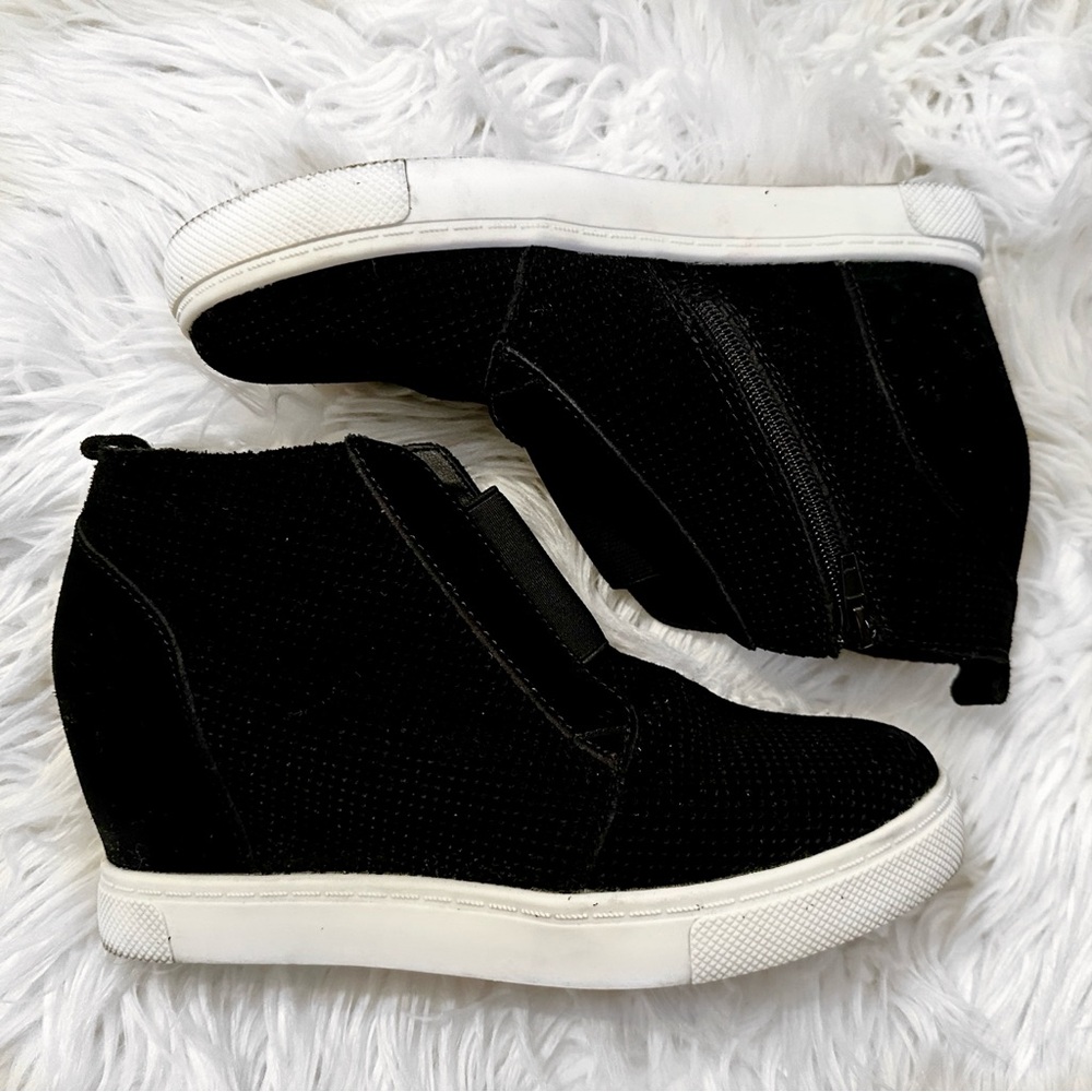 Women Steve Madden Black Suede Wedged Flavy Fashion Sneaker Size 8